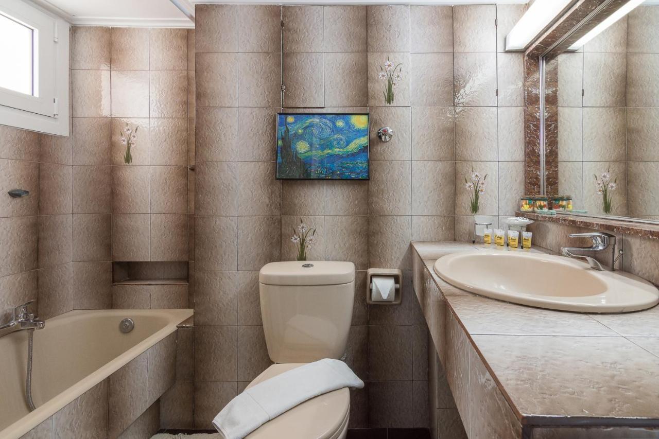 Nice 2Bedroom Apartment In Pagkrati Атина Екстериор снимка